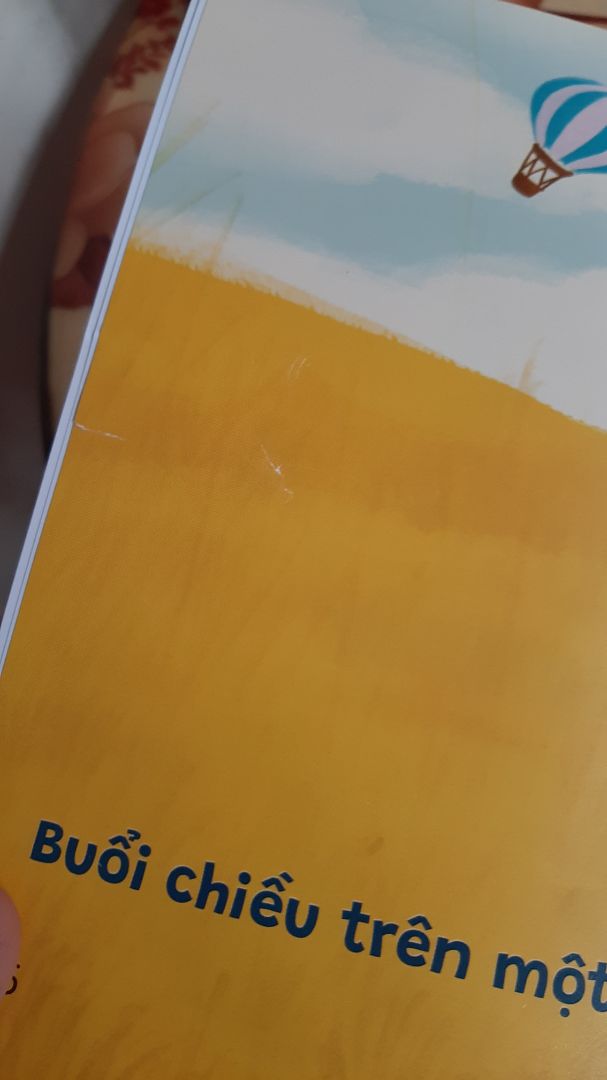 1 cuốn sách bị rách trông có vẻ như đã xài qua 1 lần r hay sao ấy, ko đc mới, đơn hàng có 3 cuốn nên mình ko quay clip lại cho xem, mình chụp hình dưới đây, đc cái nhận hàng nhanh