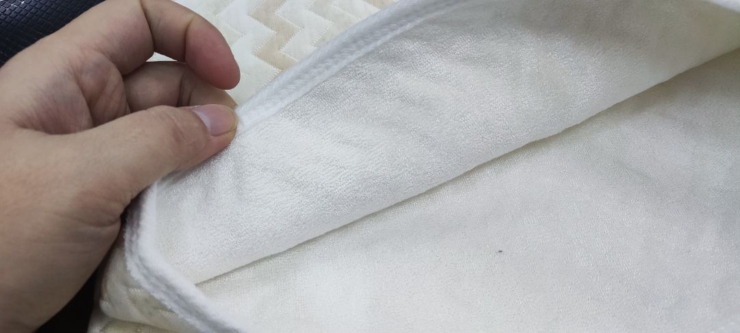 tấm lót 2 mặt cotton đều mềm mịn thích hợp với da non của bé sơ sinh, ở giữa có lớp chống thấm. mua sale với giá 104K. vote cho các mẹ mua cho bé sơ sinh