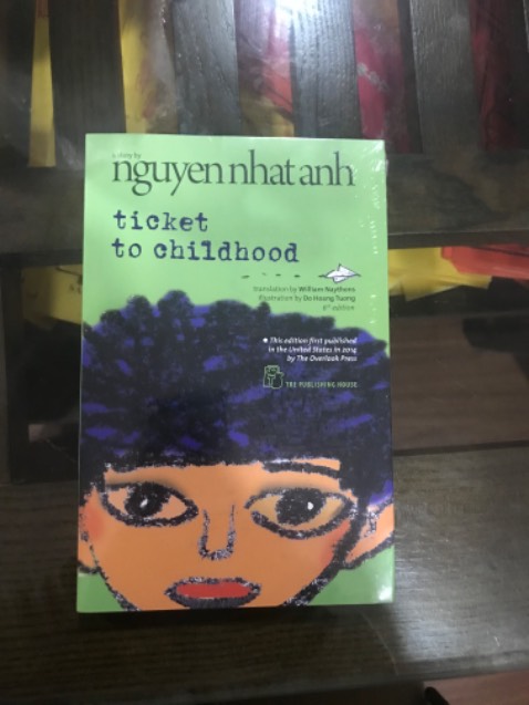 bọc cẩn thận nhưng chữ in ở phần giới thiệu bị lỗi, sách bị mẻ phần bìa