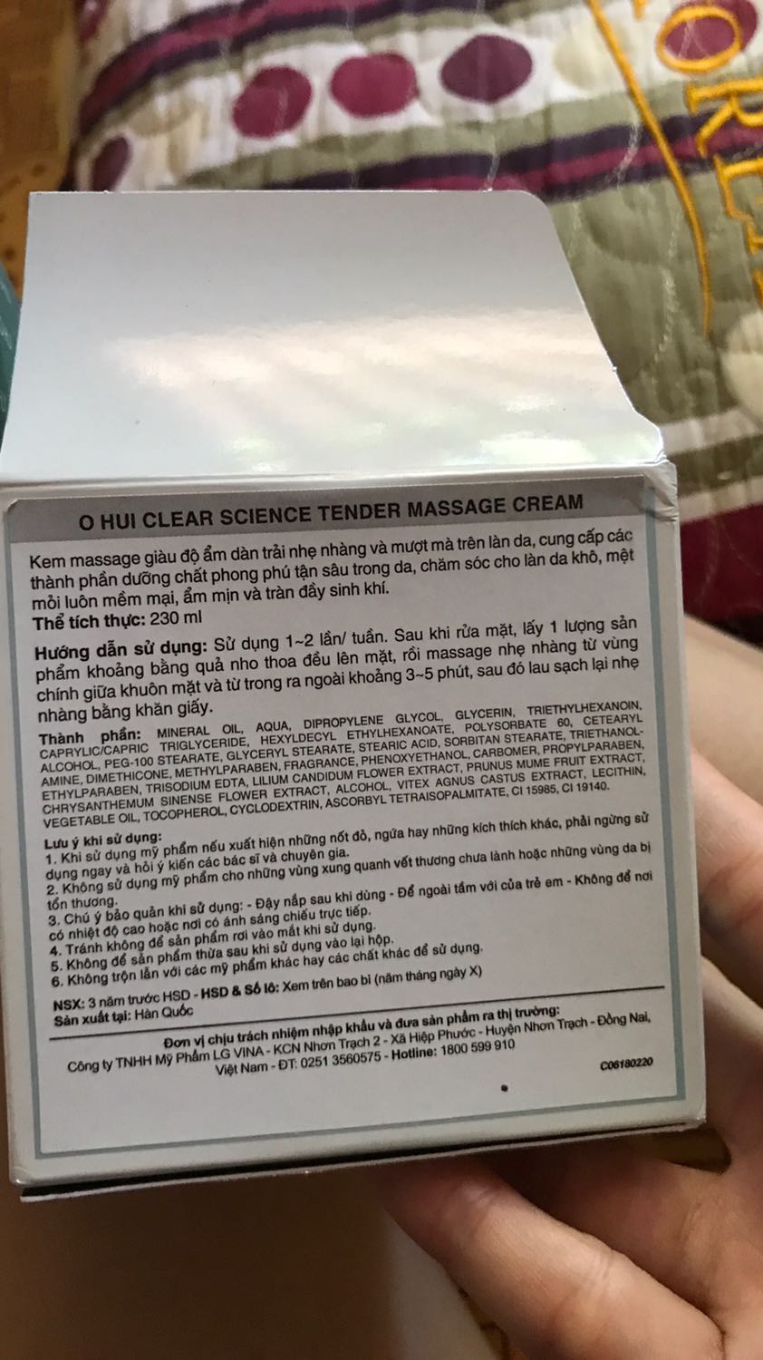 Hàng chính hãng. Ngoài công dụng  cấp ẩm, làm mềm da, mình mát xa 1 lúc thấy mụn ẩn, mụn đầu đen trong da bật hết lên, mình lấy ra rất dễ dàng . Thực sự rất ngạc nhiên về hiệu quả vượt sức tưởng tượng ban đầu.  Mùa dịch nhưng Shop vẫn cố gắng giao hàng nhanh, phục vụ chu đáo, nhiệt tình. Thanks shop!