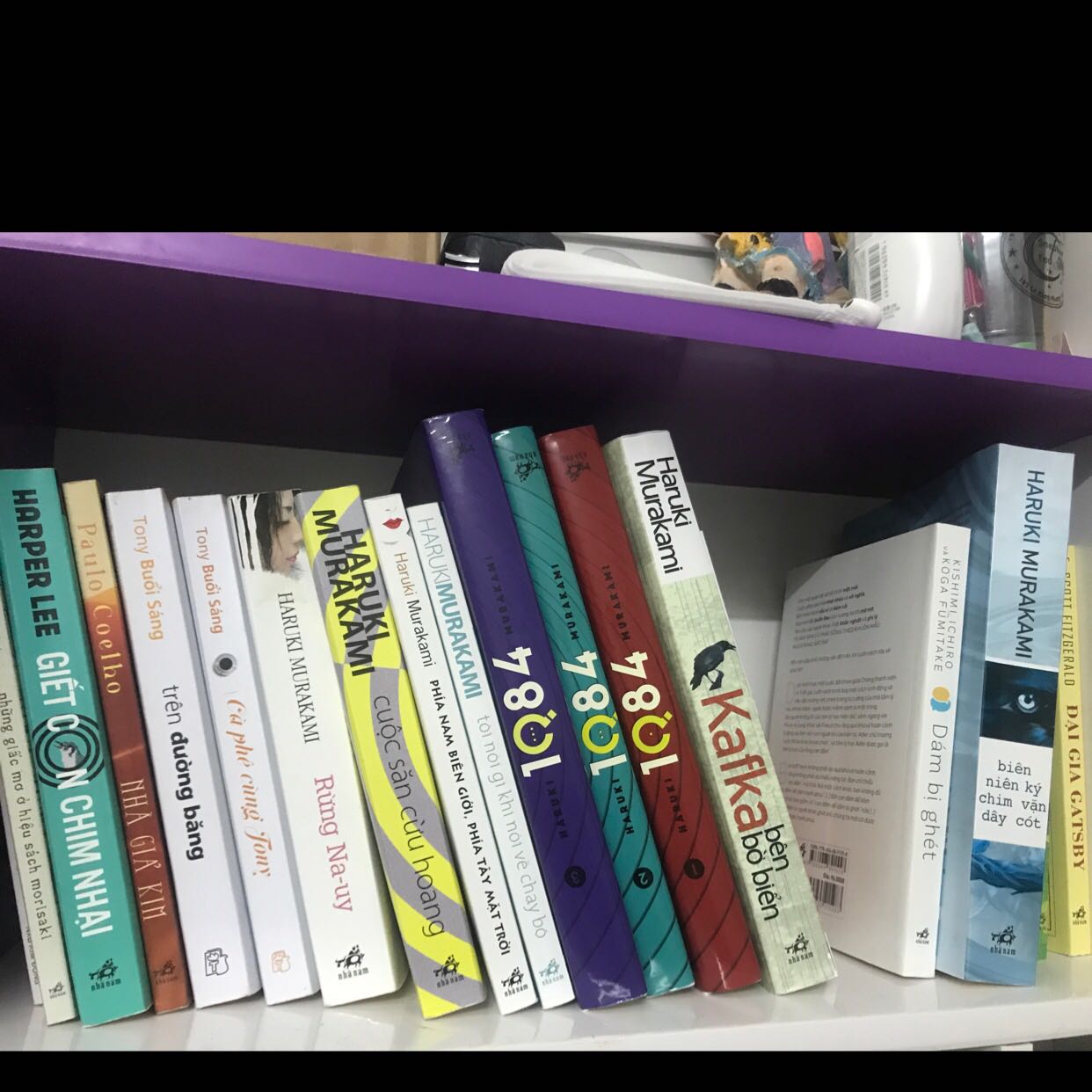 Mình khá kén sách, và như dự đoán, đoạn đầu ko hay lắm, ko biết có phải do cách dịch hay do chính ngôn từ của tác giả còn chưa trau chuốt; nhưng càng đọc, thì càng cảm thấy mình yêu cuốn sách này mất rồi. Hi vọng sau này... mình sẽ nhận thấy A Thác cũng đang xuất hiện bên cạnh mình ❤️