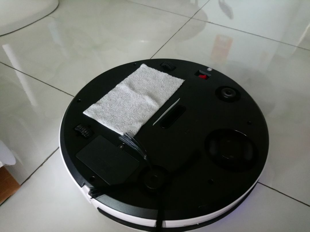 giao hang nhanh có 5 hạt sen mà đóng gói lớn quá ko biẻt có phải hạt sen nhat ko nữa