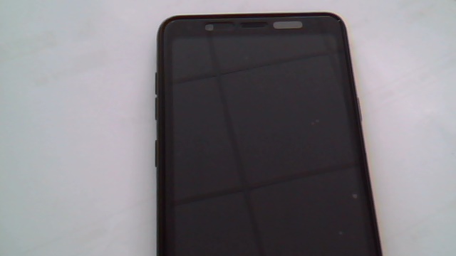 mình nhận hàng xong vội gỡ ra dán, không có miếng lau màn hình nên khi áp vào bị dính mấy hạt bụi, bị đốm, gỡ ra áp lại thì bụi dính vào mặt keo rồi. ko hài lòng