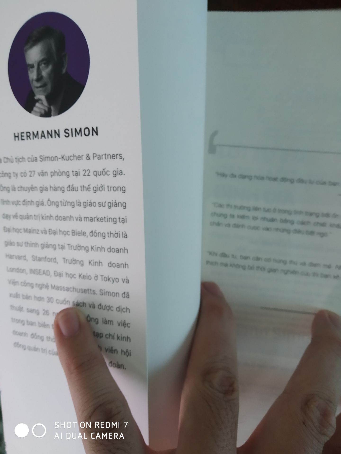 Cuốn này thì khỏi chê. Không được bookcare nhưng sách mới cực. Đây là cuốn cuối cùng mình đọc về định giá. Cũng là sách hiện tại đang xuất bản liên quan đến định giá ở Việt Nam. Khuyến khích đọc thì nên đọc toàn bộ nhé!