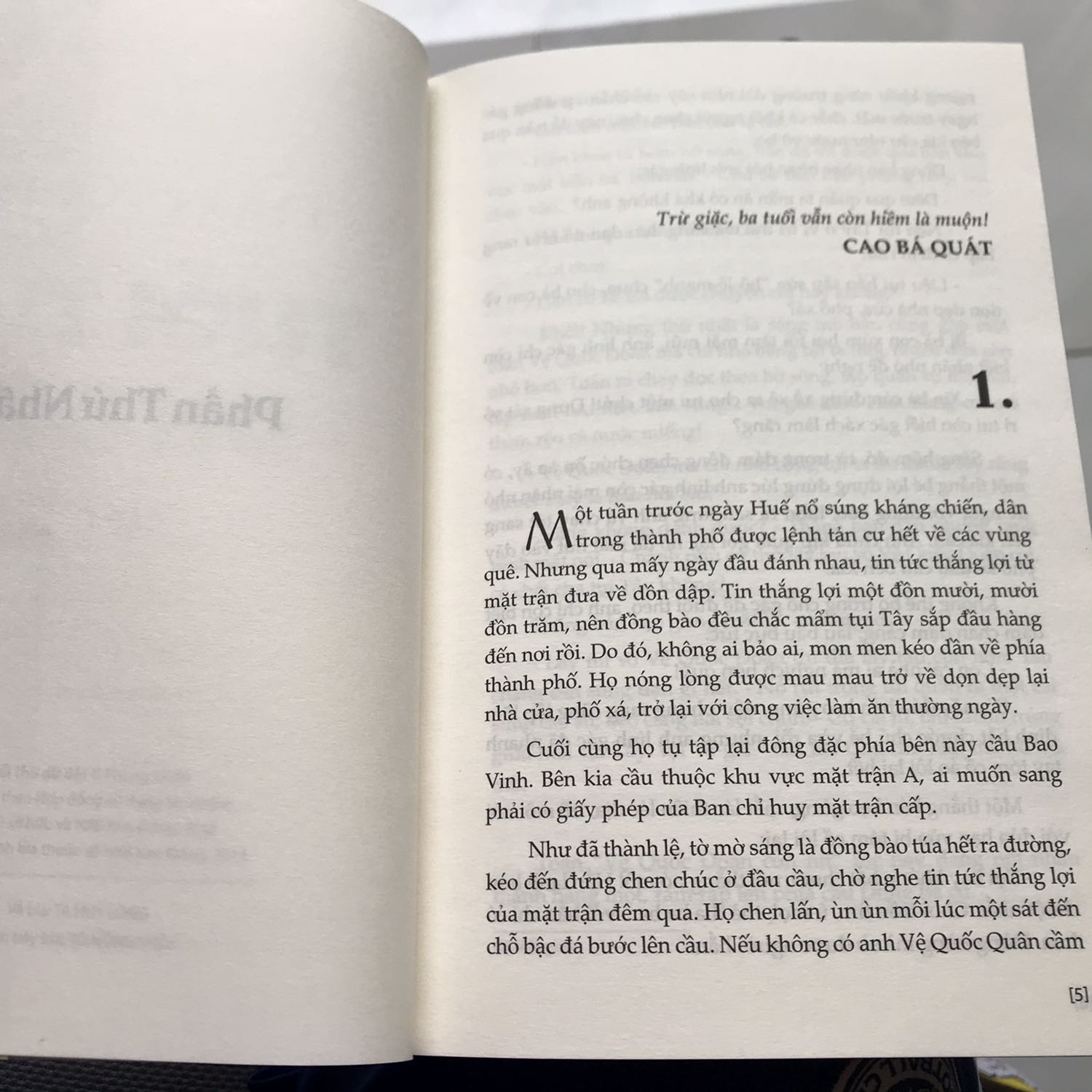 Chất lượng sách của Kim Đồng thì lúc nào cũng chuẩn. Một tựa sách rất hay, đẫm nước mắt về một thời kỳ gian khó của đất nước khi thực dân Pháp tái chiếm nước ta, với những anh hùng nhỏ tuổi.
Sách giao nhanh. Tuy vậy có chút không hài lòng về việc đóng gói, dễ ảnh hưởng đến chất lượng sản phẩm bên trong.