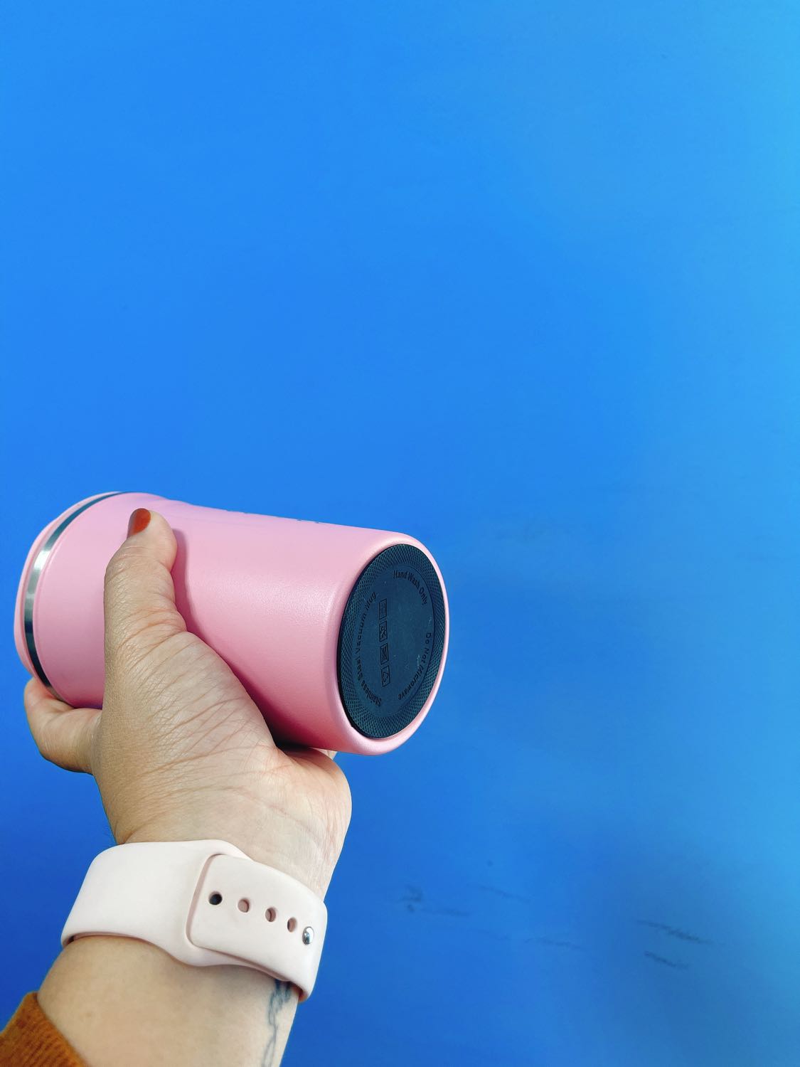 Một trong những chiếc ly mình yêu Thích 
Màu: hồng phấn cho cô nàng hơi thor
Đáy ly có cao su chống trượt 
Ron cao su làm nước ko rò rỉ ra khi nghiên
Thiệt là hài lòng vs item này! 
Nên mua nghen!