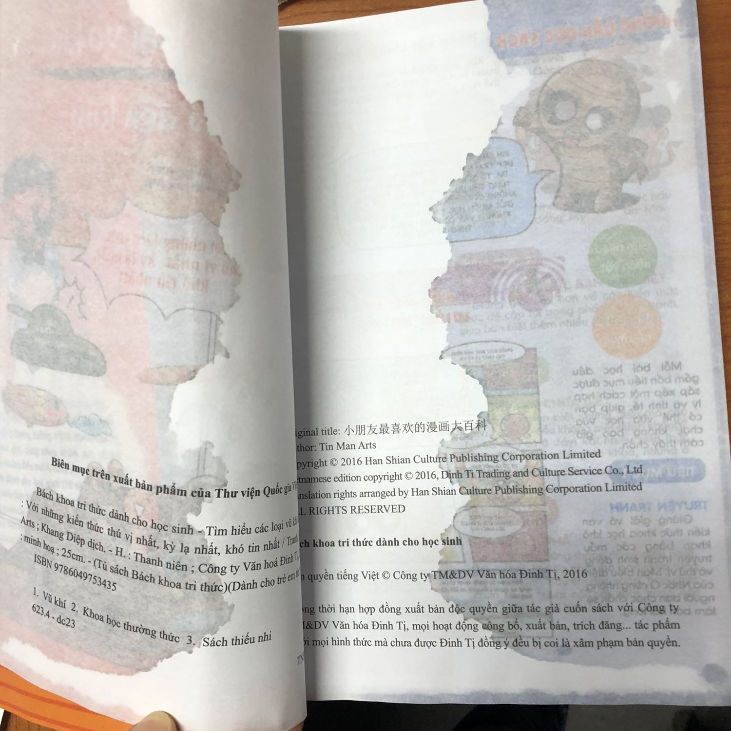 Sách giao bị ướt như rơi vào nước vậy. Mong tiki xem lại cách đóng và bảo quản hàng