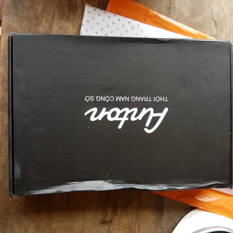 Đã mặc thử áo và rất vừa vặn. Chất vải đẹp, mềm, hàng nhận được giống trên ảnh. nhận được hàng khá nhanh. Shop tư vấn rất nhiệt tình. Ủng hộ shop 5 sao.  Sẽ tiếp tục ủng hộ shop trong thời gian tới