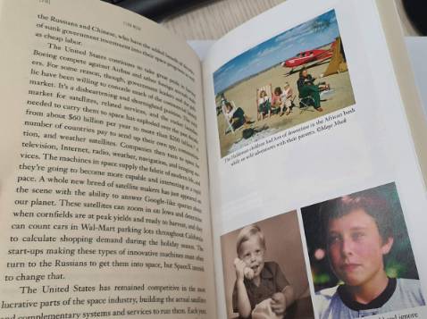 Cuốn sách hay nên đọc. Cuốn sách khổ nhỏ ~ A5, nhẹ nên cầm không bị mỏi tay.
Tìm được audio nữa nên đọc & nghe lại dễ hơn.
Nhà sách Fahasa bọc và giao hàng cẩn thận.