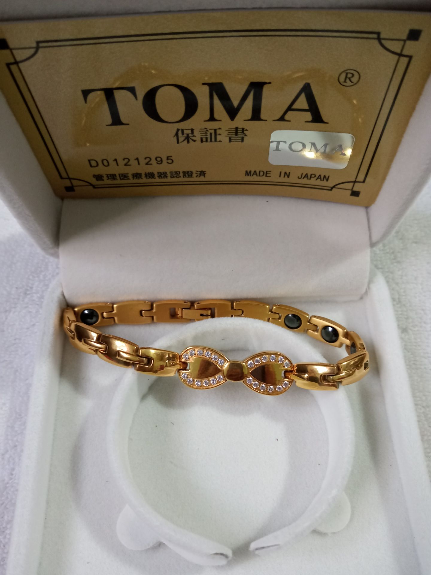 Trang sức rẻ, đẹp , như quảng cáo. Mua tặng người thân , chờ ý kiến tiếp .