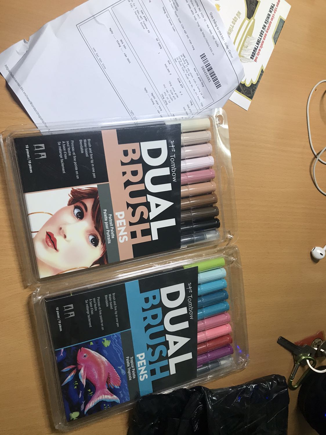 e đặt bộ perfect blend 20 màu mà shop lại giao cho 2 bộ khác ,nhưng không sao ạ!!