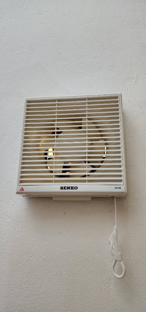 Quạt giao nhanh, đóng gói cẩn thận, chạy tốt, đầy đủ phiếu bảo hành. Sẽ còn ủng hộ shop Quạt giao nhanh, đóng gói cẩn thận, chạy tốt, đầy đủ phiếu bảo hành. Sẽ còn ủng hộ shop