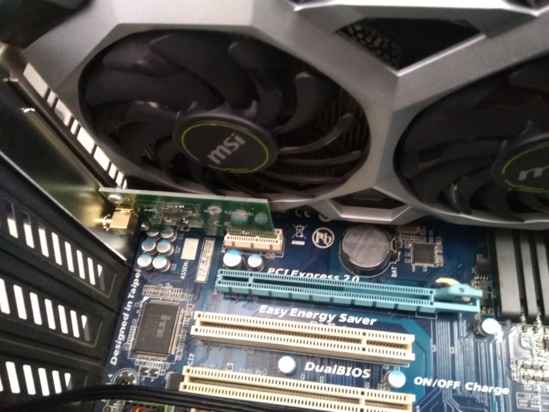 nhỏ gọn, lúc đặt hơi lo cắm vào khe pcie sẽ vướng cái VGA nhưng vẫn cắm thoải mái, mới xài vài tiếng nhìn chung quá ngon bổ rẻ, wifi đều và full vạch nhỏ gọn, lúc đặt hơi lo cắm vào khe pcie sẽ vướng cái VGA nhưng vẫn cắm thoải mái, mới xài vài tiếng nhìn chung quá ngon bổ rẻ, wifi đều và full vạch