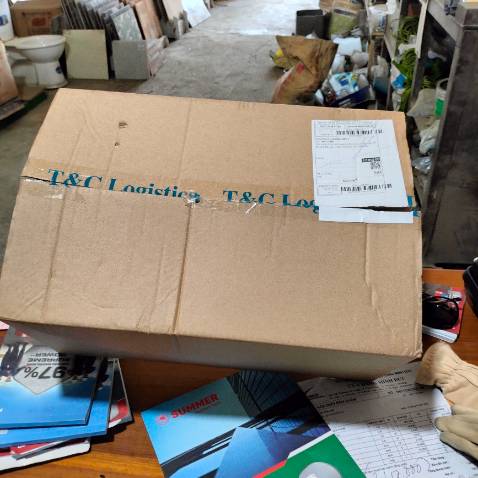 Tiki giao hàng sớm hơn dự kiến, bản in đẹp nhưng mà có vài chấm đen, mình không biết có phải do Brum hay không. Nói chung là hài lòng với TN2385. Mình vẫn tiếp tục ủng hộ Tiki