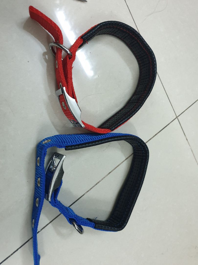 Ban đầu mình cũng hơi lăn tăn việc mua vòng cổ này. Nhưng lúc nhận đc hàng thì hài lòng lắm. Vòng cổ rất dày dặn, chắc chắn. Vòng cổ may 2 lớp. Nói chung là tốt. Còn chất lượng bền thì để thời gian kiểm chứng.