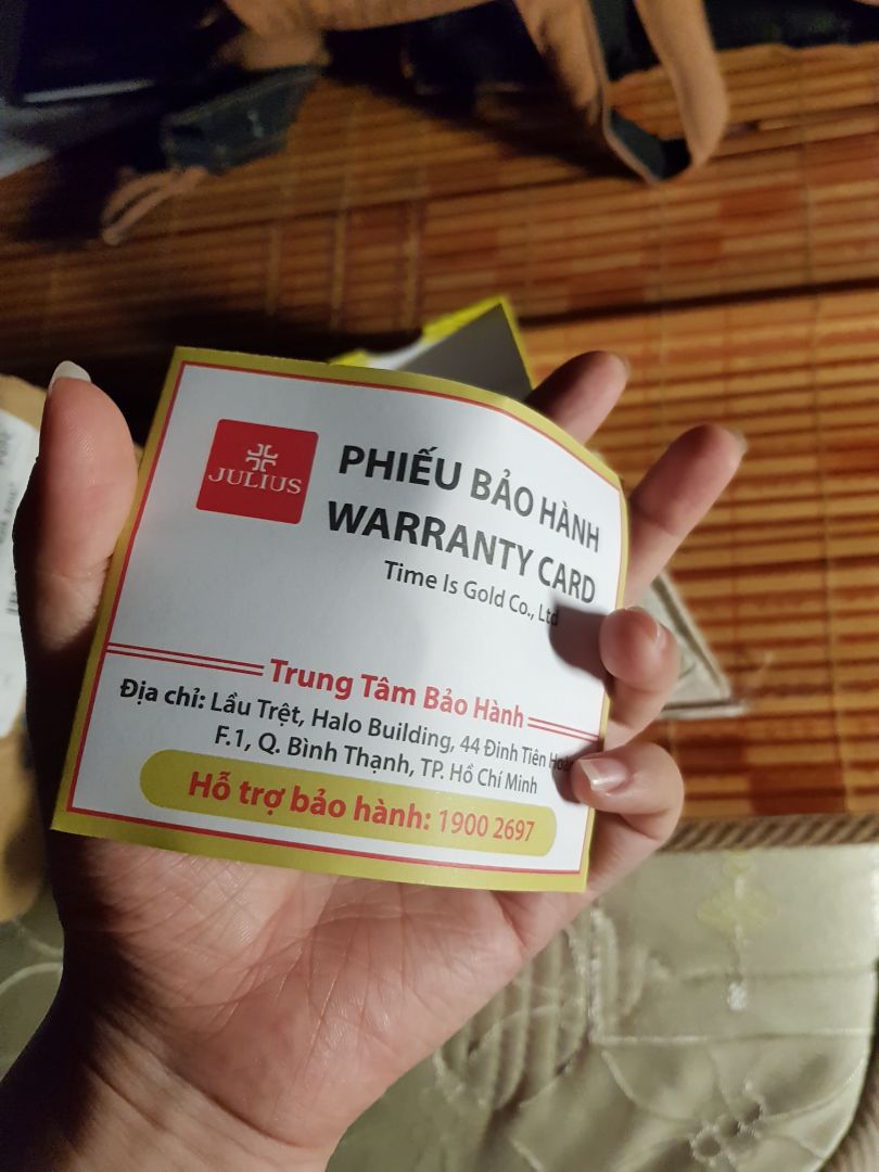 Giao hàng sớm. Đóng gói kĩ càng. Hộp chắc chắn. Đồng hồ rất đẹp. Đúng màu mình thích luôn. Dây đồng rất chắc chắn. Có phiếu bảo hành (nhưng mình vẫn chưa biết sử dụng phiếu đó như thế nào cả). Giao hàng sớm. Đóng gói kĩ càng. Hộp chắc chắn. Đồng hồ rất đẹp. Đúng màu mình thích luôn. Dây đồng rất chắc chắn. Có phiếu bảo hành (nhưng mình vẫn chưa biết sử dụng phiếu đó như thế nào cả).