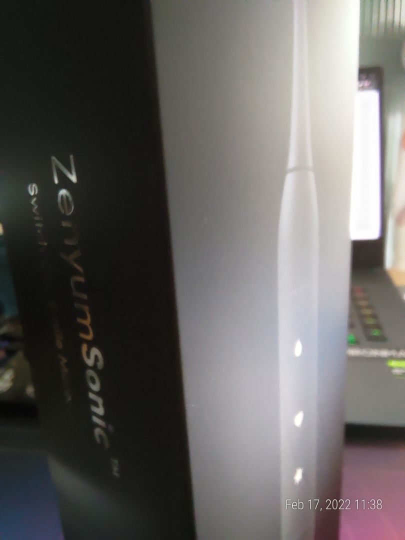 sản phẩm thấy chất lượng và đẳng cấp, từ box, hướng dẫn, app để active warranty, rung thấy rất mạnh nhưng chưa xài loại khác nên ko biết so sánh sao.
đế xạc không sâu và nhẹ, nên dễ ngã khi vô tình đụng