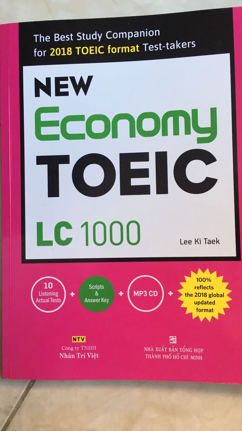 Về giao hàng, Tiki giao hàng nhanh và luôn thông báo trước cho người nhận, phát huy nhé tiki, mình rất thích cách các bạn làm. 
Về sản phẩm thì rất ưng, sách đẹp và được in rất chất lượng không khó nhìn so với sách photo. Các bạn nên mua để thêm cảm hứng luyện thi vì sách rất đẹp. 
Tuy nhiên đĩa cd mà mình nhận kèm thì máy tính mình lại không đọc được nên vẫn phải file nghe trên mạng về. 
Tuy nhiên mình vẫn rất hài lòng và các bạn nên mua sp này.