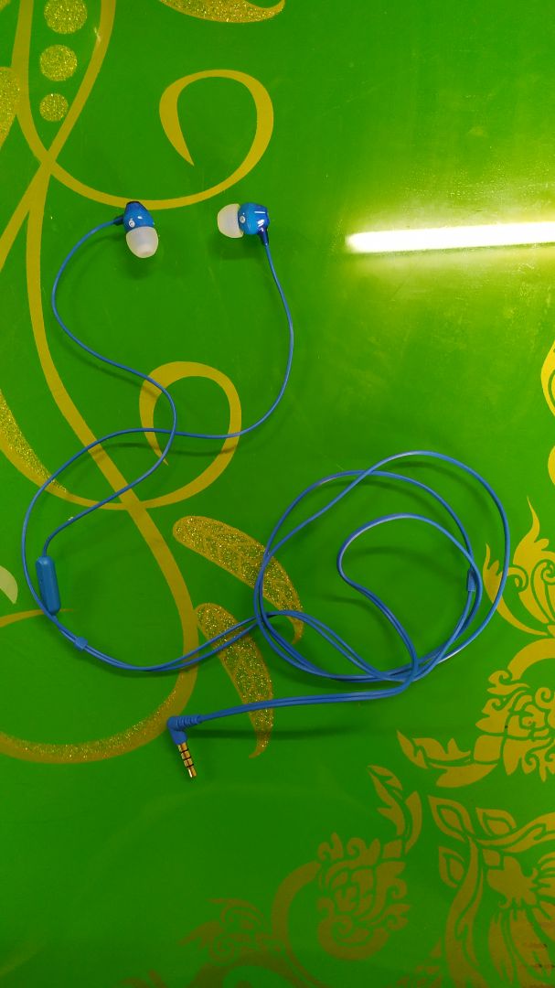 Tai nghe ổn dùng để họp online khá tốt. Có cái là dây hơi mỏng, dự là sau này dễ đứt vì dây mỏng.