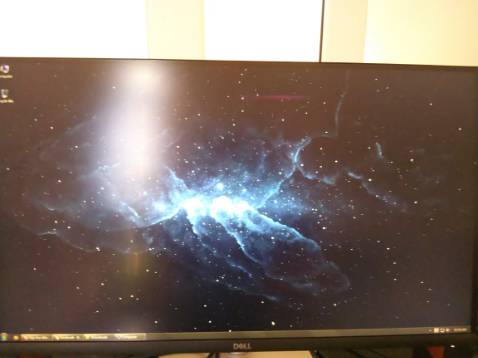 Hàng đóng gói quá sơ sài, mở ra thì lỗi hở một mảng màu. Yêu cầu đổi trả thì lại bắt bớ không được dính băng vào hộp? Khó hiểu??? Do dịch vận chuyển chậm chễ gần 2 tuần. Ai thông cảm cho tôi? Khách hàng là thượng đế?