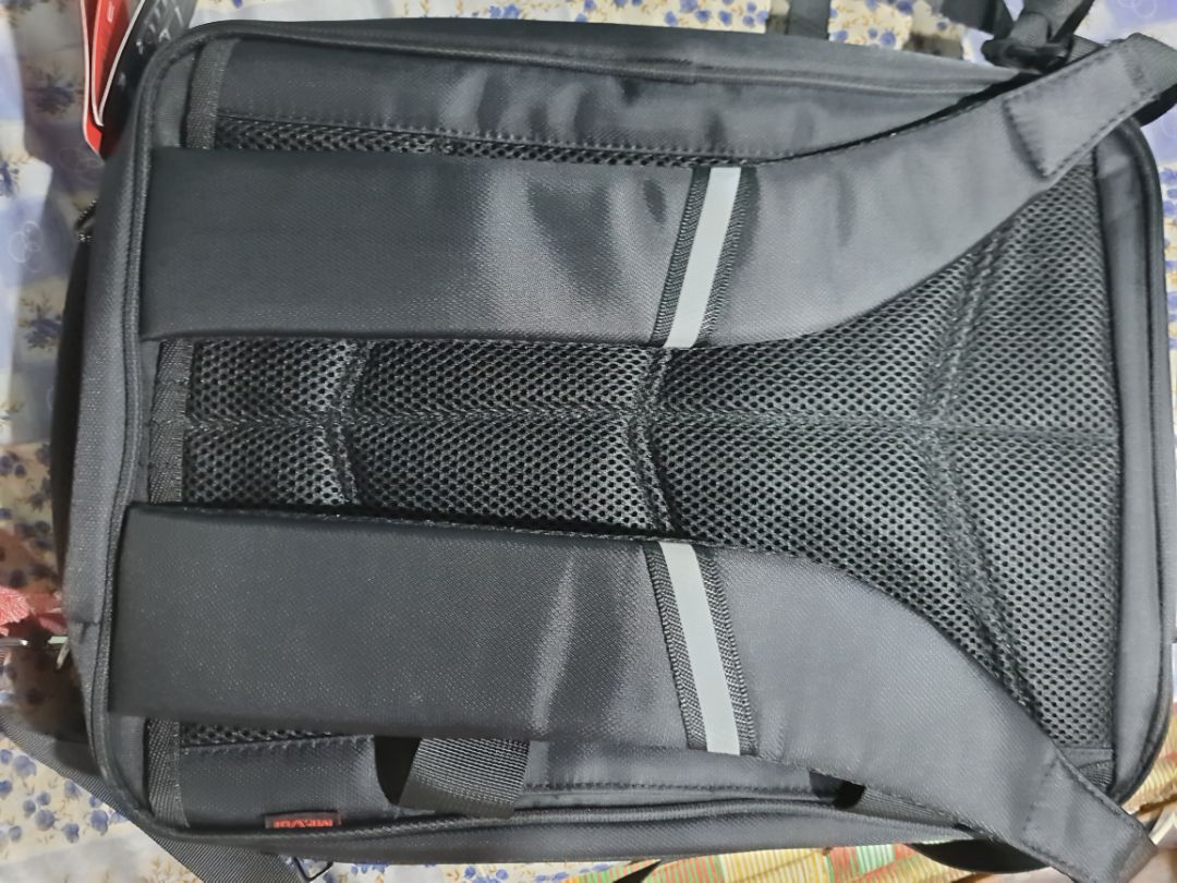 Cặp đẹp và đúng như mô tả. Giao hàng khá nhanh. Rất hài lòng