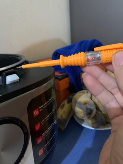 Nồi bị rò điện, lần đầu nấu và bị điện giật. Không biết mọi người mua trước có bị không? Nhưng shop nói nối cao tần Toshiba thì cái nào cũng bị thế. Mình đã gọi lên trung tâm bảo hành và họ nói không phải nồi nào cũng bị rò điện.
Cuối cùng liên hệ với shop và trả lại nồi. Tiki cũng đã hoàn tiền.