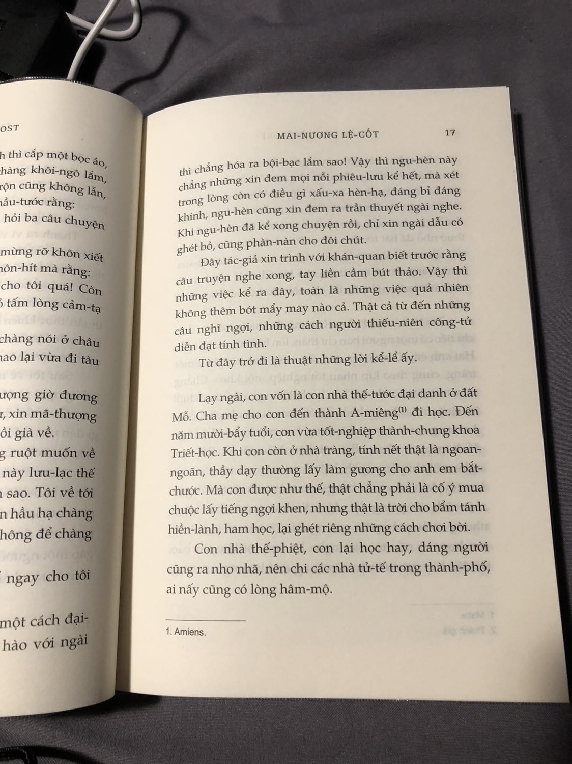 Truyện đọc khá bực mình do phiên âm tên địa danh, tên người, nối gạch ngang, dù dịch giả dịch theo kiểu miền nam xưa chắc cho hợp thế kỷ 18, nhưng đọc thấy câu chữ cụt lủn, không biết do dịch giả hay do truyện như vậy
