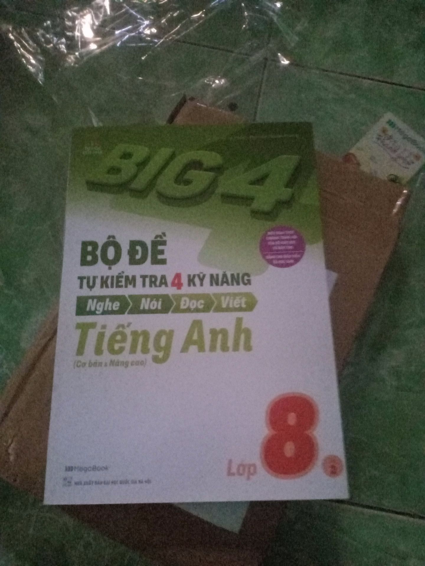 màu sắc và chất lượng hình ảnh cũng như trang giấy như cách đây 2 năm mình mua trên tiki không có gì thay đổi

có lần này m mới vào file nghe,
thao tác khó hơn quyền lớp 3, phải đăng nhập tk, cào mã sách, mà vẫn không nghe được

thời gian giao hàng nhanh hơn dự kiến

shipper lịch sự, nhiệt tình ,thân thiện, dễ mến, chịu khó chạy hàng
