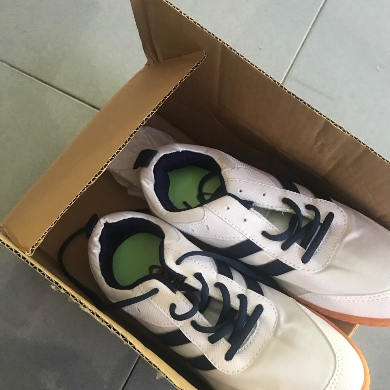 Giao hàng chậm hẹn lên hẹn xuống không thấy giao , chất lượng của sản phẩm quá kém không như quảng cáo và giá thành .