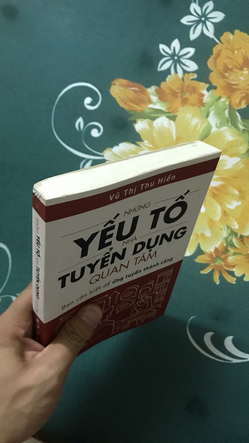Sách rất cũ, dơ và bị bung tùm lum
Đổi lại bên tiki đợi cả tuần rồi mà không ai quay lại cho đổi
Không lẻ điện lên tiki quài