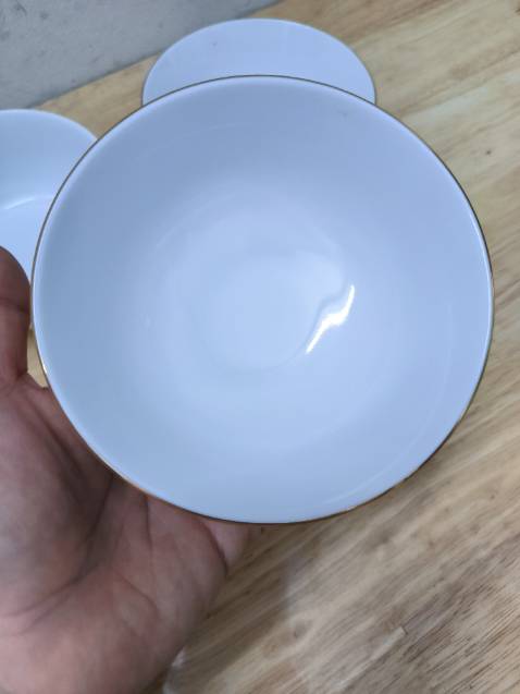 Màu trắng tự nhiên ,rất đẹp, sử dụng rất tốt