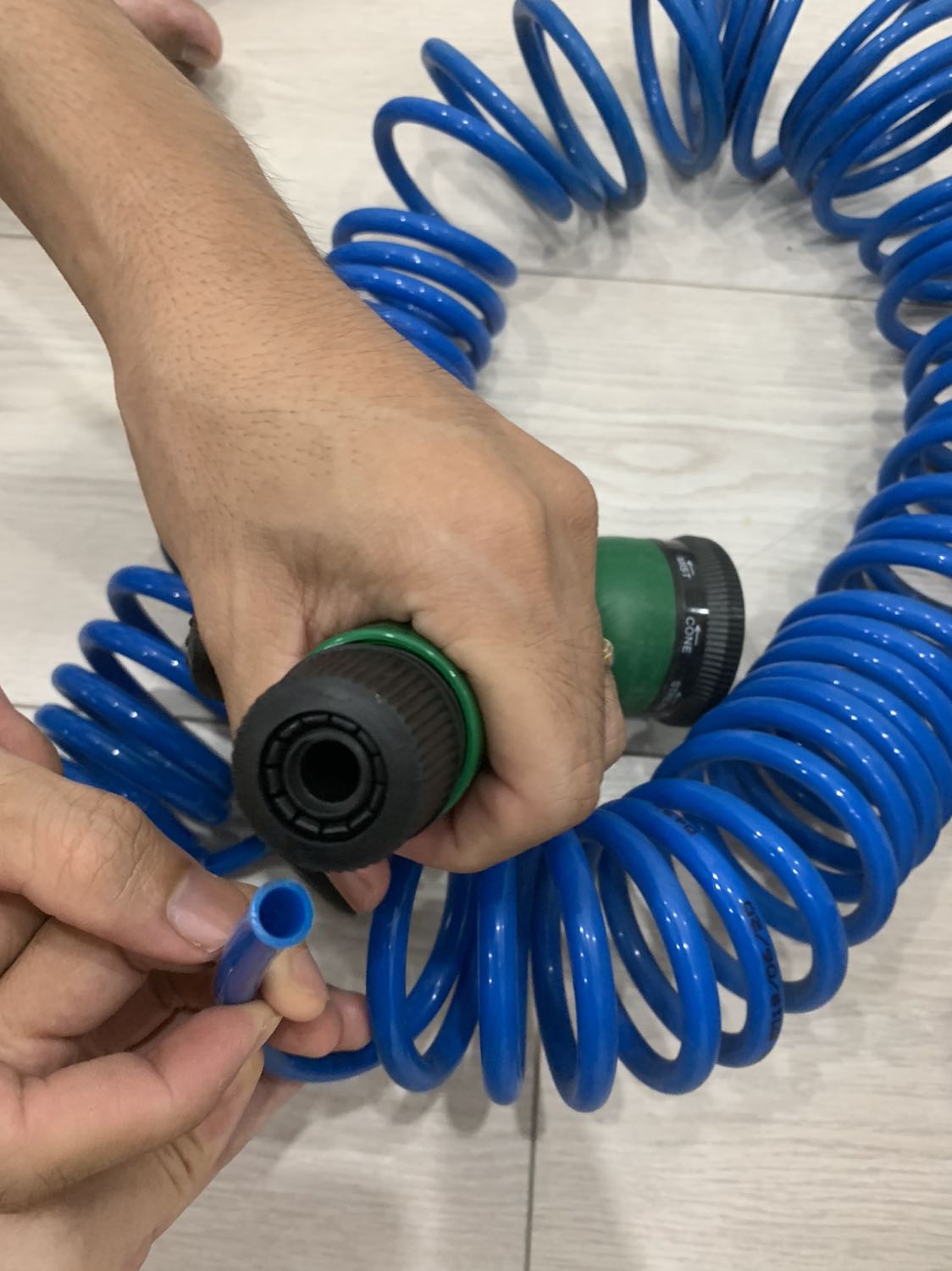 Lần đầu tiên nhận hàng không sử dụng được khi mua của Tiki, thiếu đầu gắn hai đầu, dây nước lỏng lẻo, không có hộp sản phẩm. Đề nghị Tiki hỗ trợ