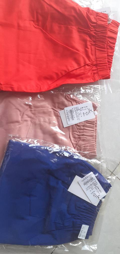 Giao hàng sai màu nha shop, ko có phải báo chứ  giờ đoiir tốn phí à?