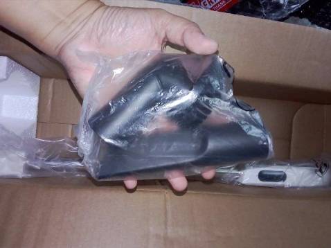 Tiếng hơi ồn. Máy hút mạnh, hút đc rất nhiều bụi, tóc, lông thảm. Thực sự đáng mua vì giá rẻ mà chất lượng quá ổn. Có 3 đầu hút tiện lợi. Khe nhỏ thì hơi khó vì máy k lọt. Nhưng nhìn chung k có điểm j chê cả.  10 điểm cho chất lượng sản phẩm