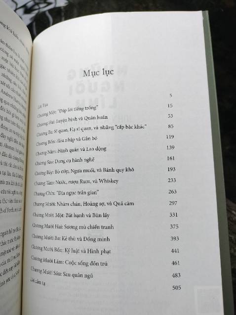 Một cuốn sách đáng đọc về cuộc đời người lính, kể từ khi nhập ngũ, xung trận và giải ngũ. Về một nghề hiểm nguy, đầy gian nan và nhiều hy sinh một cách trần trụi, chân thật nhất có thể.