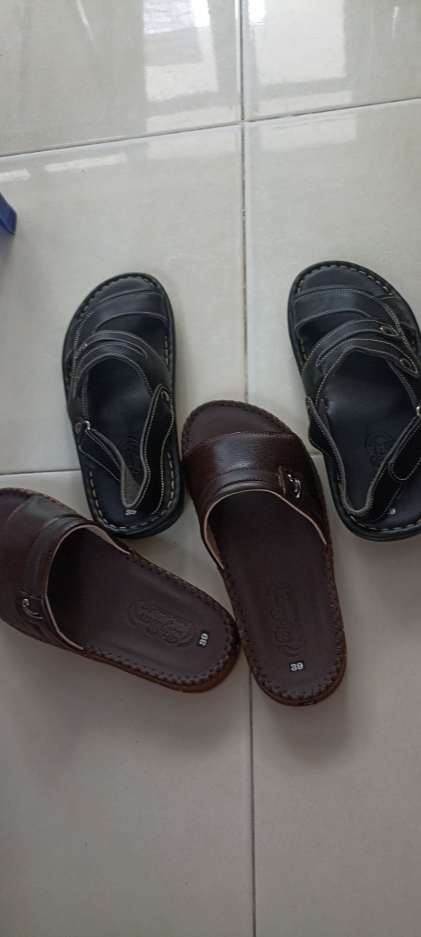 Dép như hình, rất chắc chắn, đẹp.