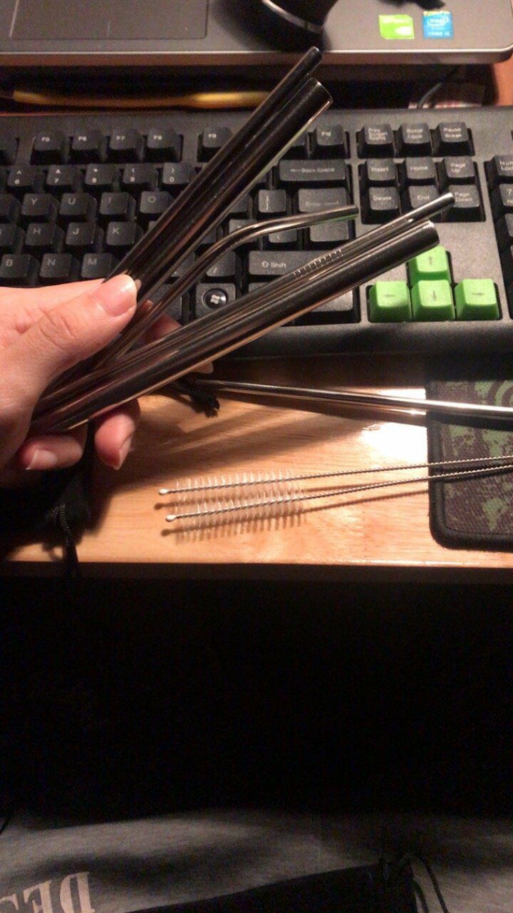 Ống hút nhẹ dễ sử dụng. Mình mua cả bộ đủ loại ống cho nhiều loại đồ uống.