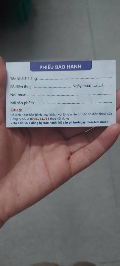 Chảo nặng tay nhưng vừa phải. Mua của đại lý phân phối chính thức trên Tiki nên đảm bảo, có cả phiếu bảo hành. Nhiều người nói chảo inox khó xài chứ mình thử lần đầu là được luôn, quan trọng là phải đợi chảo thật nóng, vẩy nước vào mà nước chạy lăn tăn rồi gom lại một luôn mới được. Còn chiẻn vẫn dính là do mình làm chưa đúng thôi. Mình chiên cá tươi, đậu phụ, xào luôn rồi ok hết nhá. Vệ sinh chảo cũng dễ do k bị bám dính cặn quá, dùng miếng rưa chén bình thường là được.