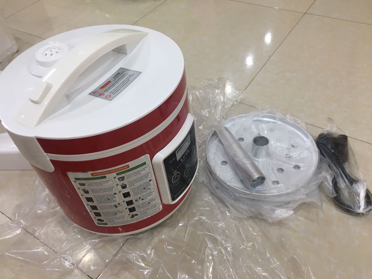 Tiki giao hàng nhanh, trên hệ thống còn đang báo giao mà đã nhận được hàng
Hàng đóng gói cẩn thận, đẹp
Máy làm tỏi đen luva a6 xịn, đẹp 
Cảm thấy hài lòng. 
Sẽ ủng hộ tiki và shop