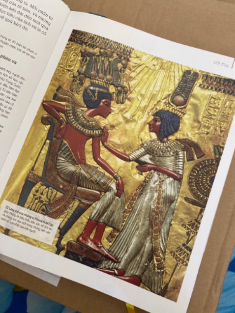 Lúc nhận đc mình khá bất ngờ về độ hoành tráng của quyển sách, mở ra nhiều kiến thức về lịch sử thế giới. Bìa sách cứng đc dập nổi những kí hiệu cổ xưa giống như 1 quyển sách thất lạc đc tìm thấy. Rất hài lòng ạ. Sách này giá bìa gần 500 cành nhưng mua Tiki chỉ còn hơn 300 thui ạ, lại còn đc ship NOW rất nhanh. Cảm ơn Tiki rất nhiều.