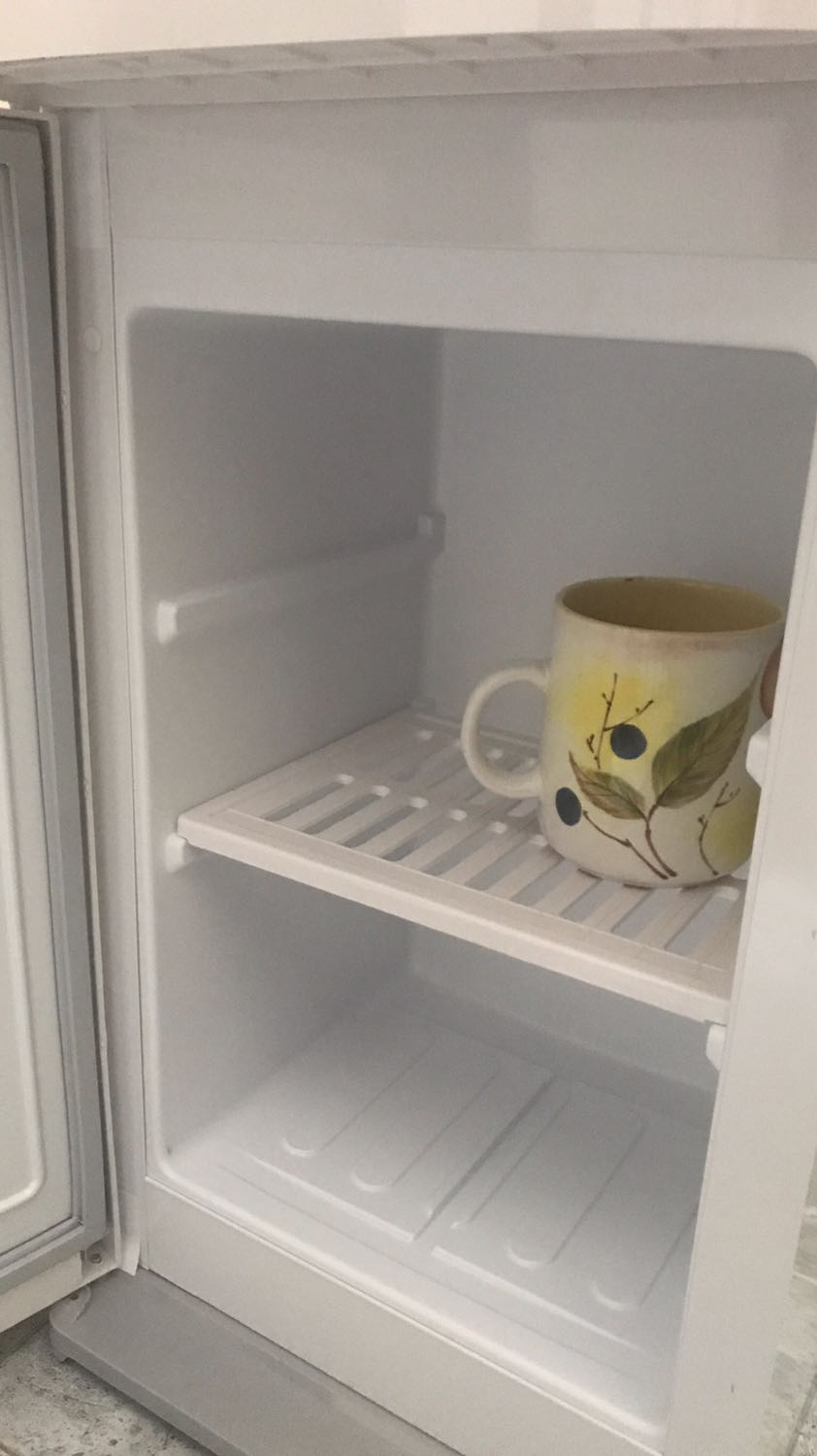 Cây nóng lạnh có ngăn mát ko hoạt động. 

Gọi lên tổng đài nhờ chuyển máy cho bộ phận kỹ thuật thì kêu chờ 24h nhưng không cho biết là khung giờ cụ thể sắp xếp kiểm tra ntn.