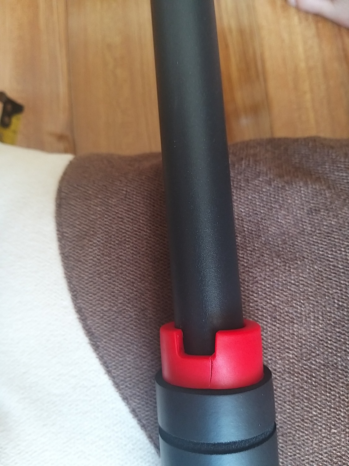 Mình đặt 2 bộ - giao cùng lúc và đều bị nứt cùng 1 chỗ. Nhờ shop và tiki hỗ trợ đổi giùm. 

Ưu điểm: giao hàng sớm trước hạn.

Thanks