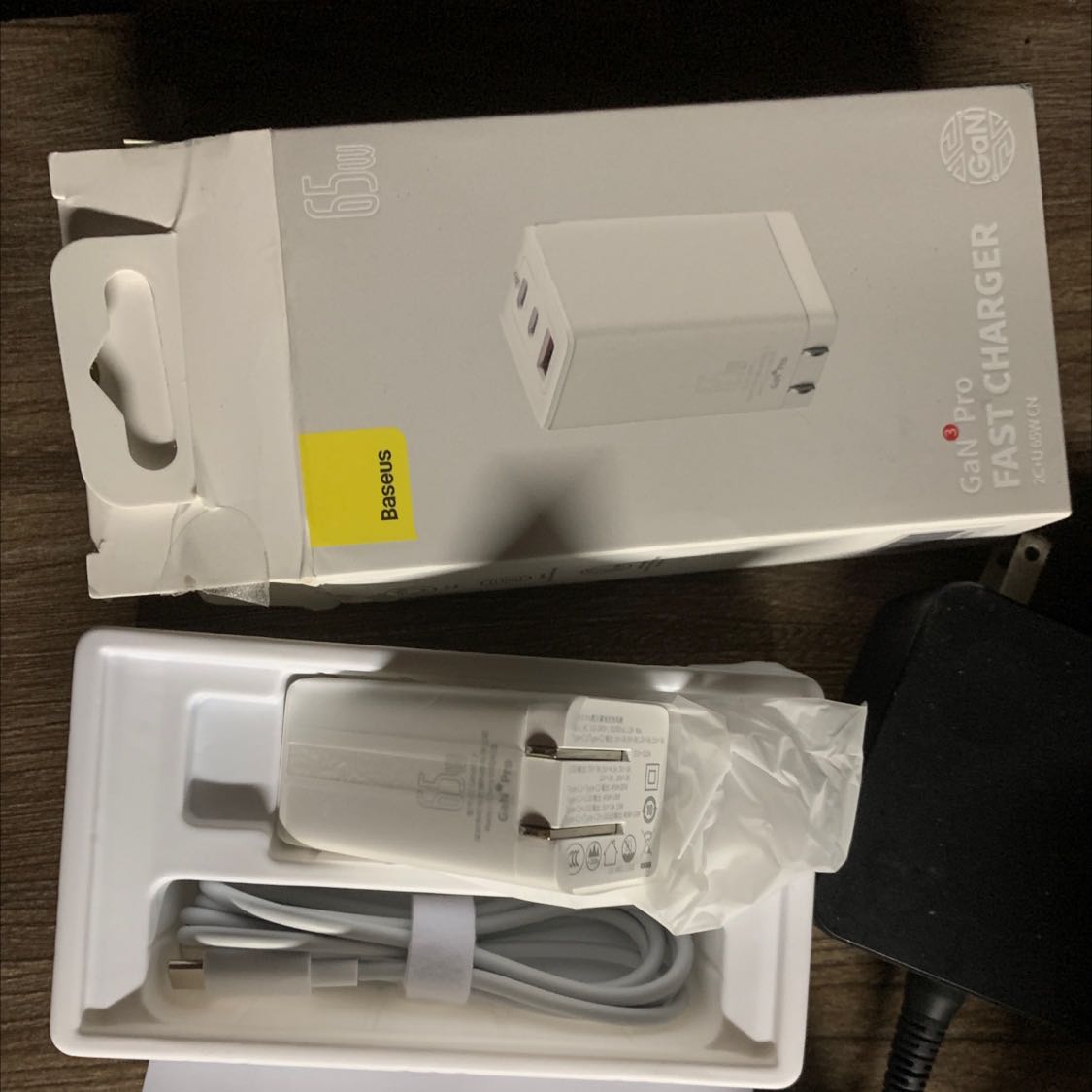 đặt mua màu đen, mà sản phẩm nhận được là màu trắng. Giá màu trắng rẻ hơn ai đền lại tiền đây.
Tiki xử lý vụ này dùm đi