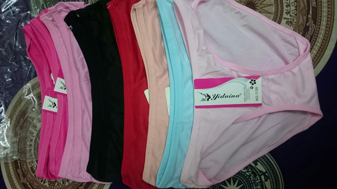 Sản phẩm HOÀN TOÀN KHÔNG GIỐNG VỚI MÔ TẢ. Hình ảnh shop đăng và sản phẩm mình nhận được khác nhau 100%. Chất liệu thì mỏng te, không phải là cotton lạnh đâu. 10 cái thì giao trùng hết 6 màu, mà toàn màu xấu, không giống trên ảnh quảng cáo. Tiki xem lại giúp mình. Cám ơn Tiki.