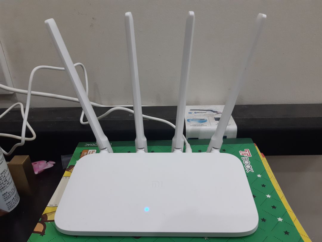 Giao hàng nhanh, Đẹp, chạy 2.4G và 5G khá tốt. kết nối không dây chạy phà phà.