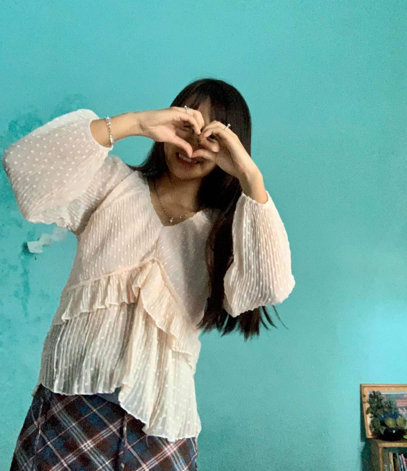 Mình chỉ là người bình thường! 
Mọi thứ hoàn hảo đối với mình! Từ bìa sách, chất lượng giấy và đặc biệt bởi sự bình yên trong từng câu chữ tác giả muốn truyền đạt! 
Chẳng đao to búa lớn, mà là sự chia sẻ, ai cũng có nỗi buồn, những sự khó khăn khác nhau! Bình tĩnh và làm với tất cả trái tim mình!🎨🌸🌷