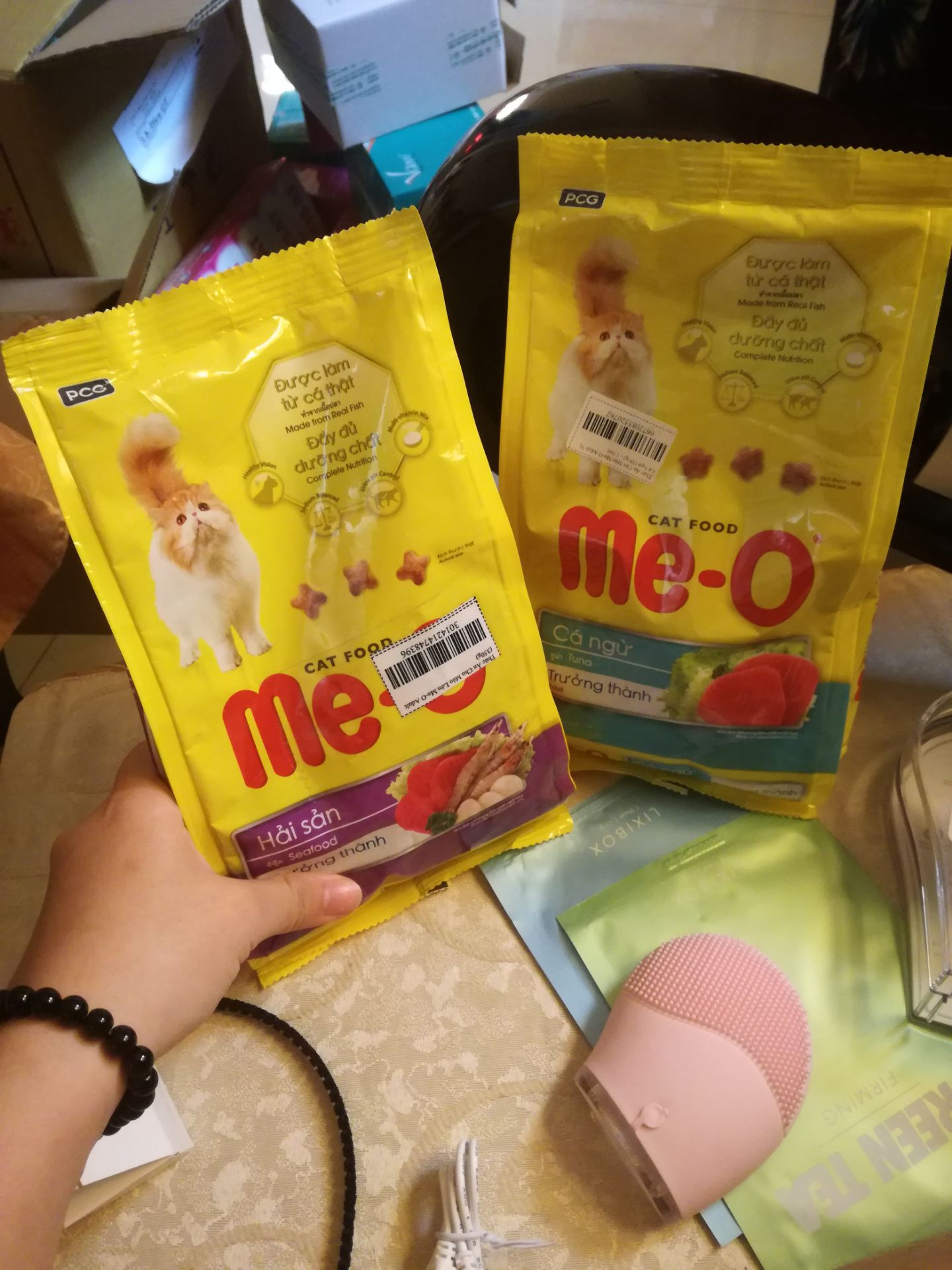 bữa h mình thấy shop bán hàng lủng kiểu chuột cắn này cũng mấy lần rồi, bị khách nhận xét vẫn cứ bỏ qua ? năm mới năm me tức thiệt chứ. bữa h mình thấy shop bán hàng lủng kiểu chuột cắn này cũng mấy lần rồi, bị khách nhận xét vẫn cứ bỏ qua ? năm mới năm me tức thiệt chứ.