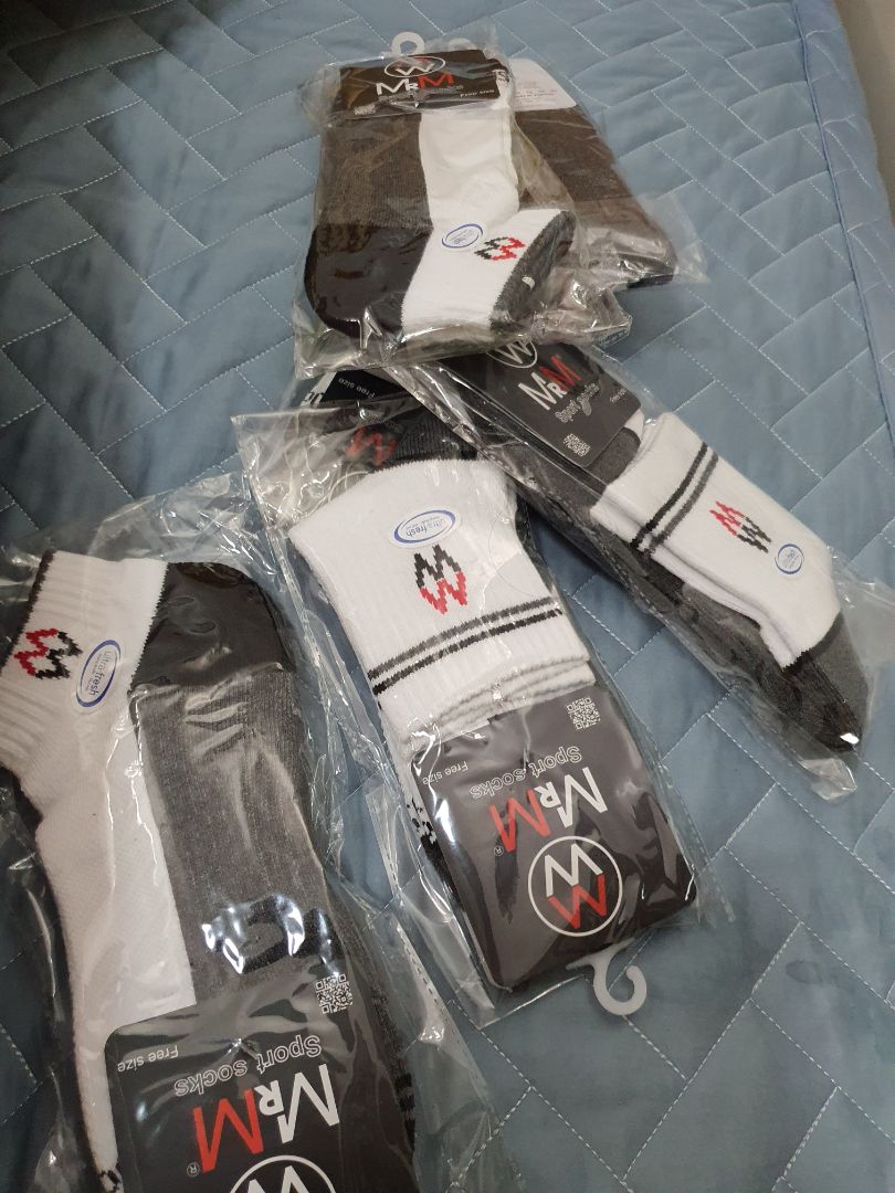 Hài lòng với sản phẩm Combo 5 Đôi Tất Vớ Nam Thể Thao Cổ Dài Mix Màu Thương Hiệu MRM FASHION - Ghi & Trắng - Free Size?