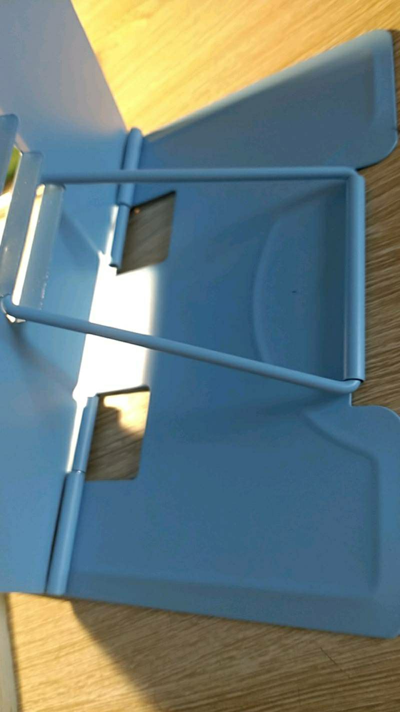 Shop rất nhiệt tình, giao màu mình thích, kệ cũng đẹp dễ thương