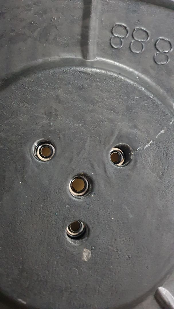 - quạt chất lượng ổn, điều khiển nhạy, chất liệu và thiết kế ok.
- chỉ có mình thắc mắc đã giao đủ đồ để lắp ráp chưa, dưới đáy có thiết kế 4 lỗ bắt vít nhưng trong hộp chỉ 1 con vít lớn. Tiki check lại và giao bổ sung cho mình nhé.